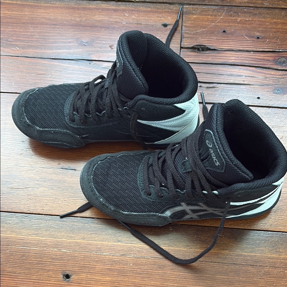 ASICS Black and White Boys Wrestling Shoes
